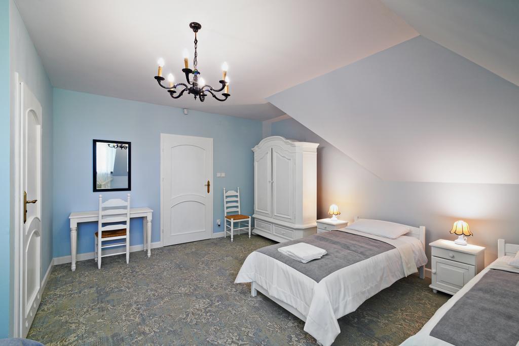 Dwor Osmolice Bed and Breakfast Bialki Dolne Buitenkant foto