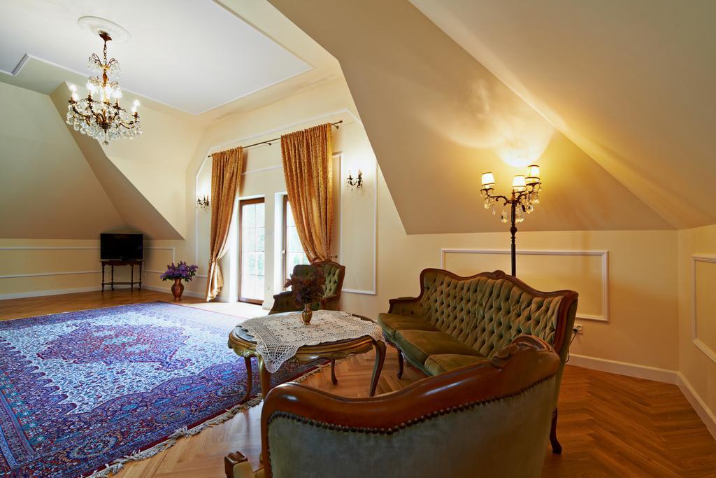 Dwor Osmolice Bed and Breakfast Bialki Dolne Buitenkant foto
