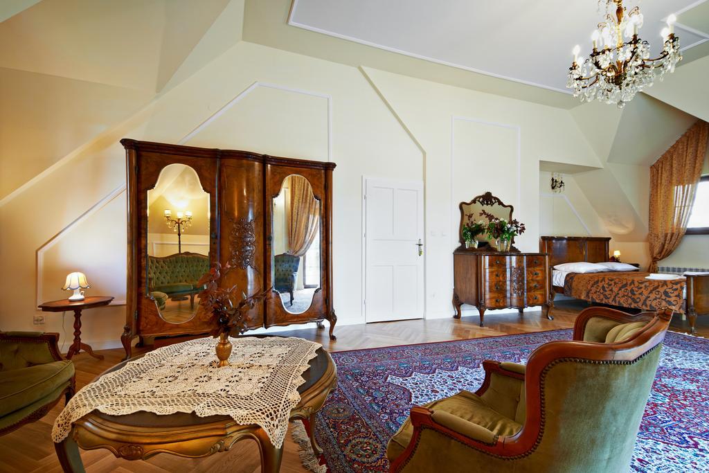 Dwor Osmolice Bed and Breakfast Bialki Dolne Buitenkant foto