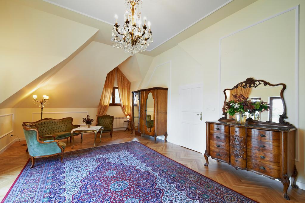 Dwor Osmolice Bed and Breakfast Bialki Dolne Buitenkant foto