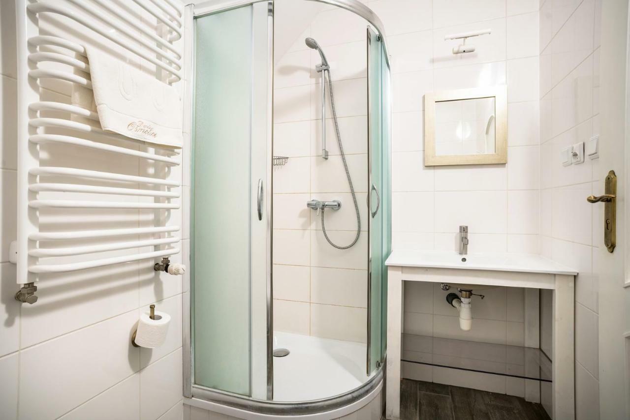 Dwor Osmolice Bed and Breakfast Bialki Dolne Buitenkant foto