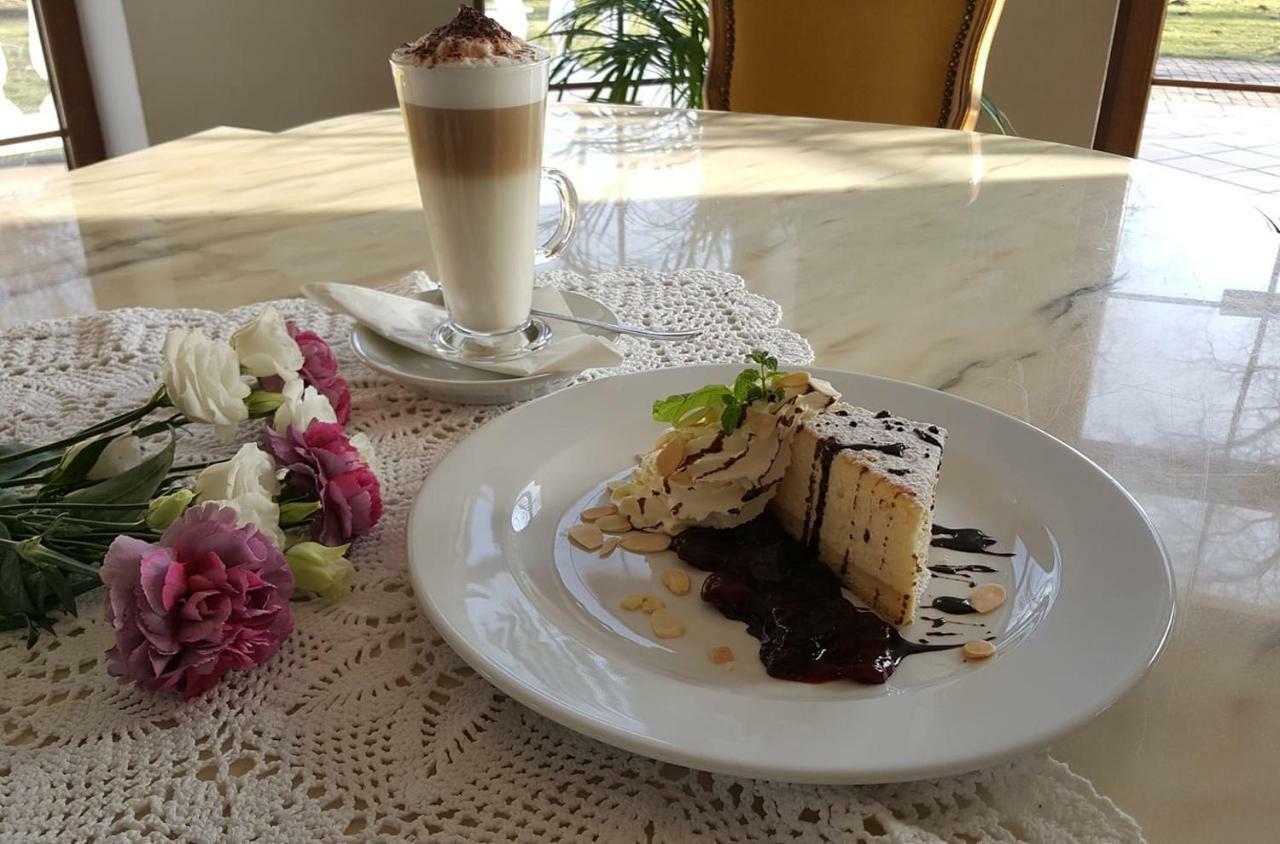 Dwor Osmolice Bed and Breakfast Bialki Dolne Buitenkant foto